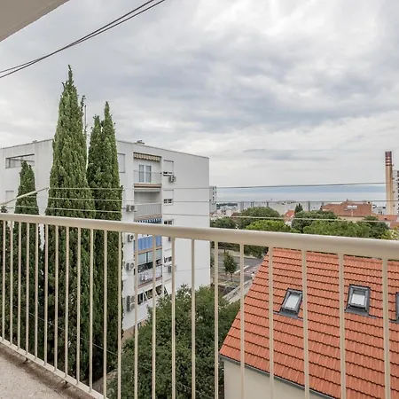 Issa & Sea View Apartmán