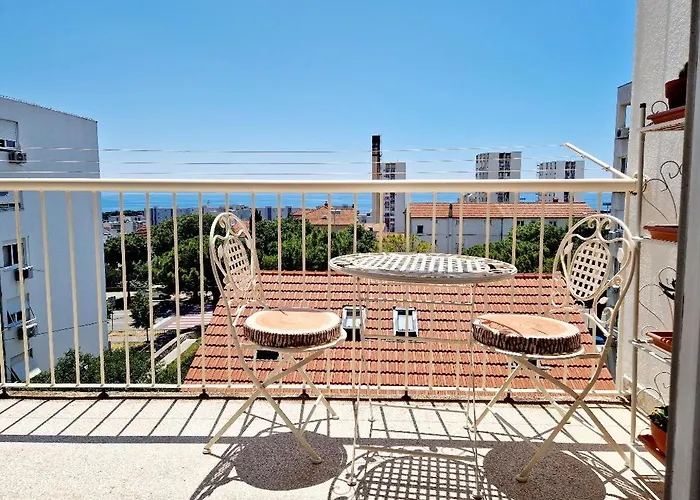 Issa & Sea View